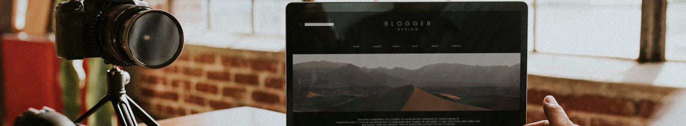 Darstellung einer Website auf einem Laptop